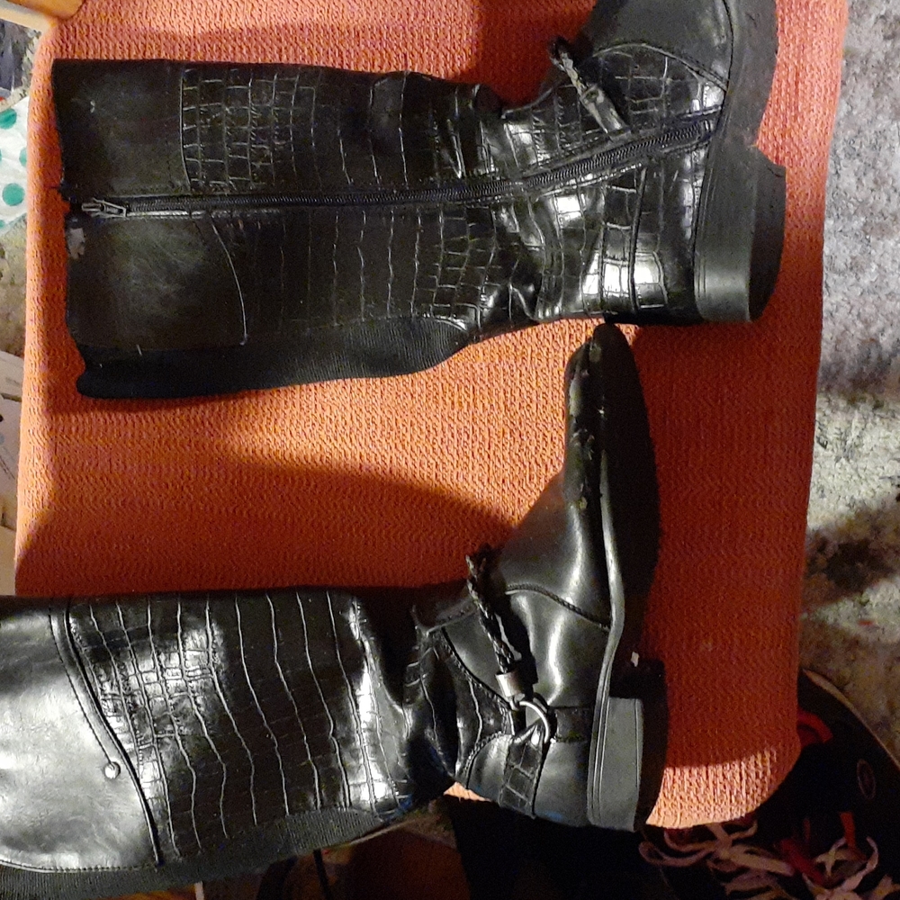 Boots - Picture 2 of 8